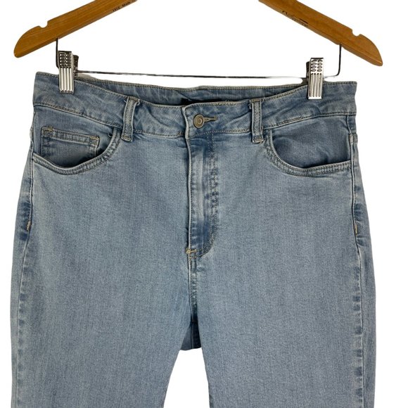 FOREVER 21 LIGHT WASH OMBRE FRAYED HEM CROPPED JEANS SIZE 30 - Picture 5 of 11